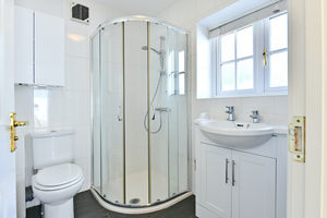 Downstairs en-suite- click for photo gallery